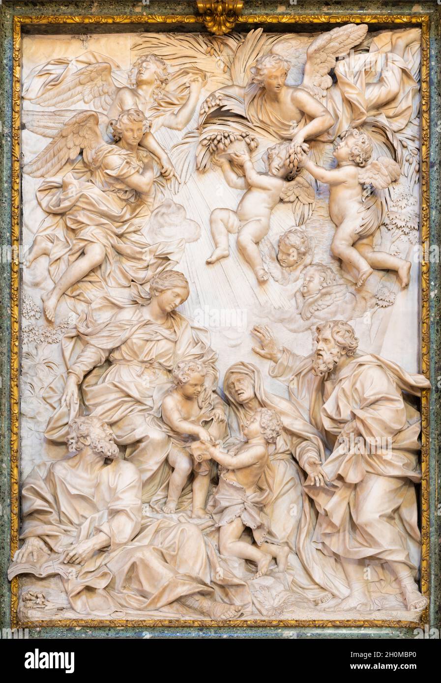 ROME, ITALIE - 1er SEPTEMBRE 2021 : le relief en marbre de la Sainte famille dans l'église Chiesa di Sant Agnese à Agon par Domenico Guidi (1720 - 1724). Banque D'Images