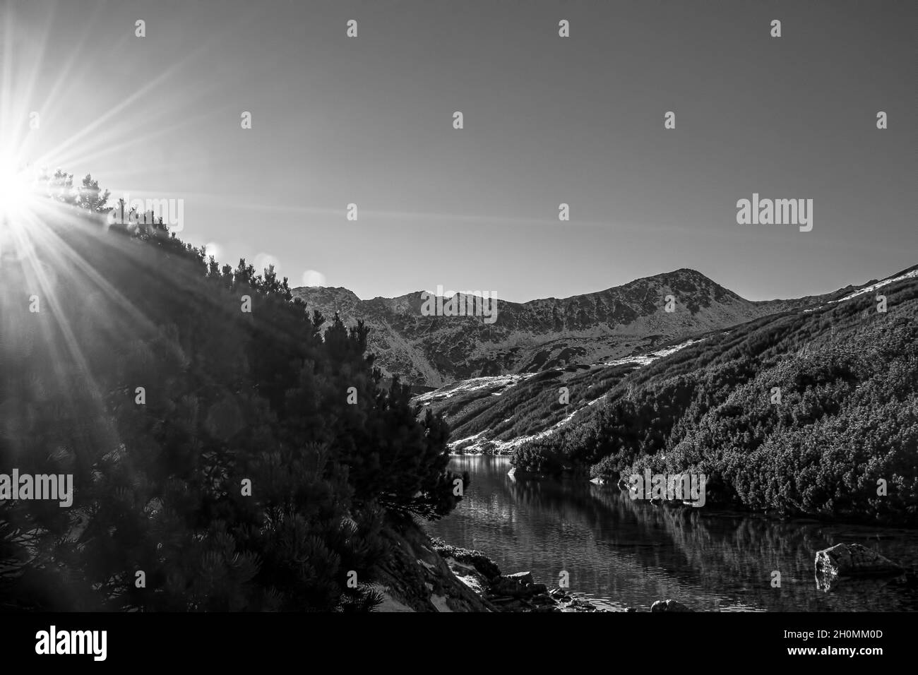 Vue d'hiver sur la vallée des cinq lacs, ou Dolina Pieciu Stawow dans les montagnes Tatra, en Pologne Banque D'Images