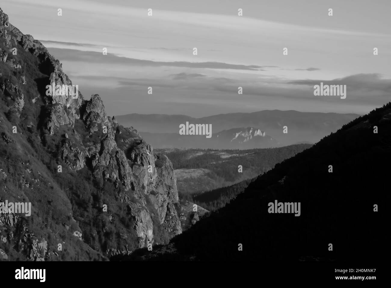 Vue sur la vallée des cinq lacs, ou Dolina Pieciu Stawow dans les montagnes Tatra, en Pologne Banque D'Images