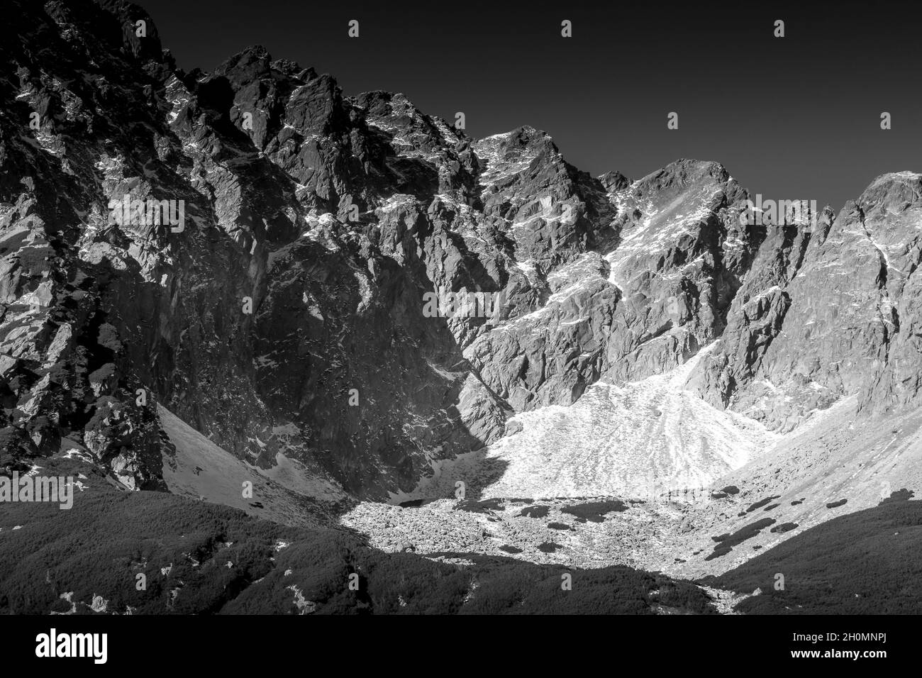 Vue d'hiver sur la vallée des cinq lacs, ou Dolina Pieciu Stawow dans les montagnes Tatra, en Pologne Banque D'Images