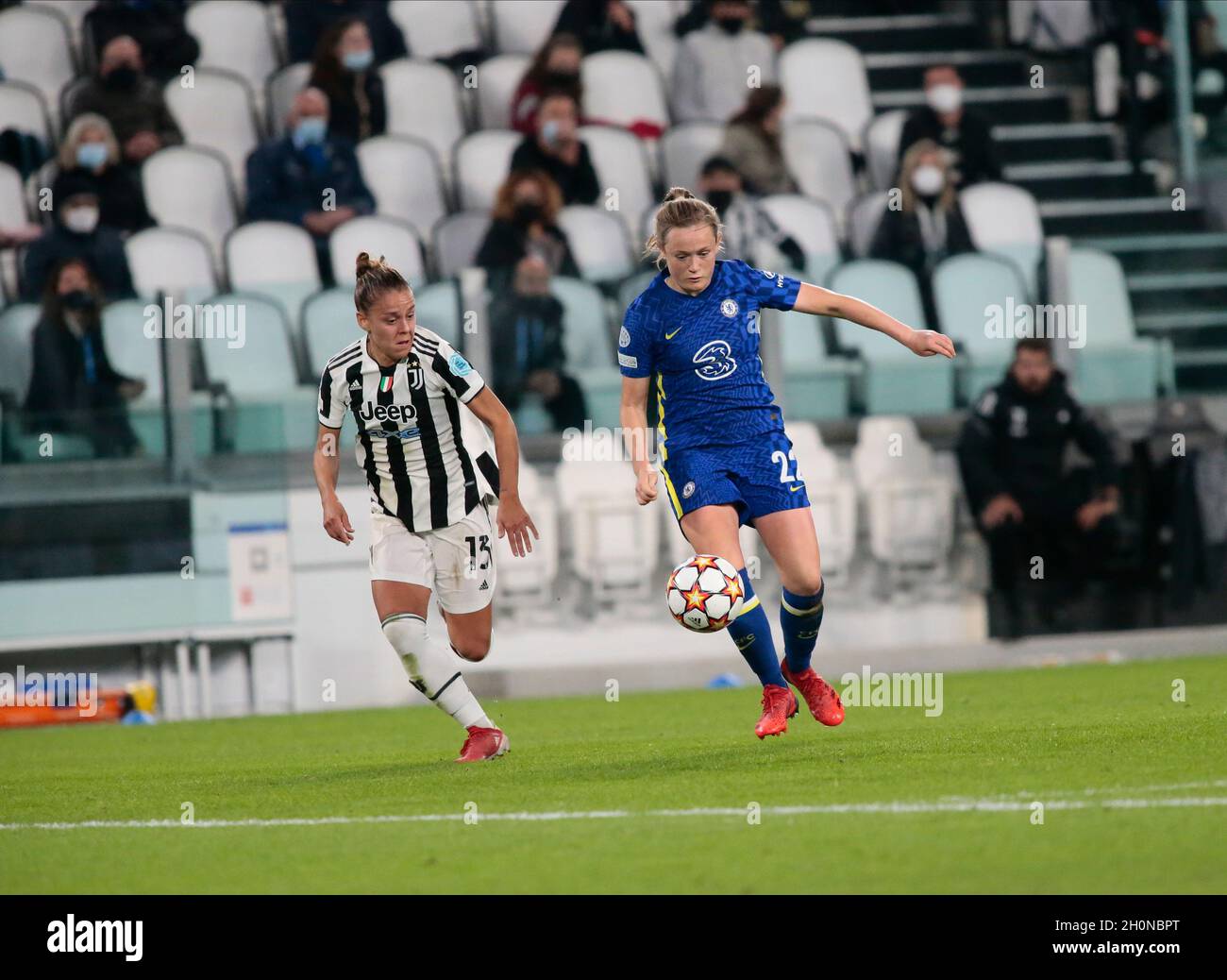 Turin, Italie, 13 octobre 2021, Erin Cuthbert de Chelsea FC Women pendant la Ligue des champions de l'UEFA, Group A match de football entre Juventus FC et Chelsea FC le 13 octobre 2021 au stade Juventus de Turin, Italie Banque D'Images