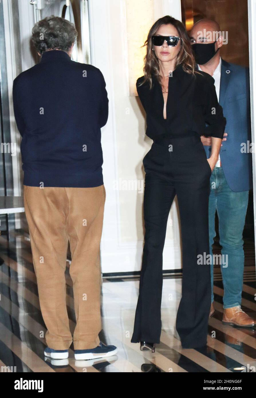 New York, NY, États-Unis.13 octobre 2021.Victoria Beckham vu sur son chemin  vers la fin de la nuit avec Jimmy Fallon à New York City le 13 octobre 2021.Crédit  : RW/Media Punch/Alamy Live