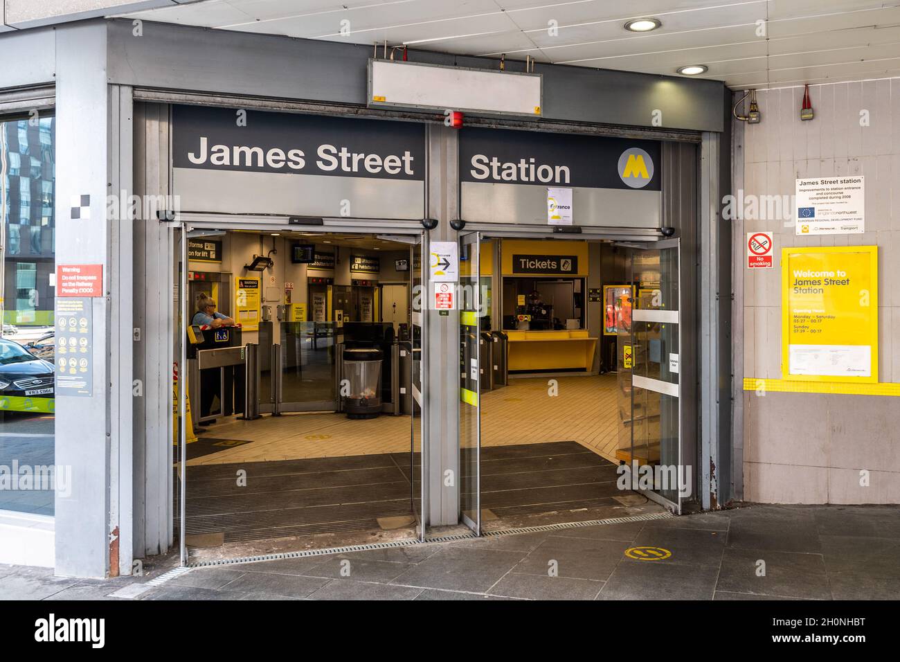 Entrée à la gare Merseyrail de James Street, Liverpool, Merseyside, Royaume-Uni. Banque D'Images