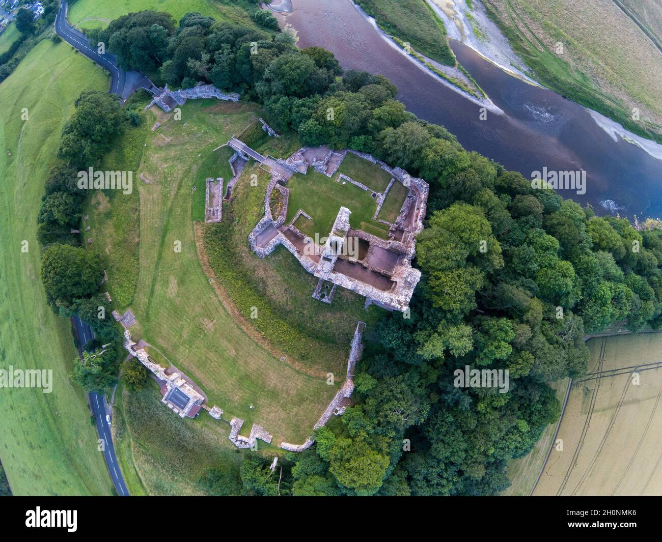 Le château de Norham, en position dominante au-dessus de la rivière Tweed, était l'un des plus puissants de la frontière anglo-écossaise. Northumberland, Angleterre, Royaume-Uni Banque D'Images