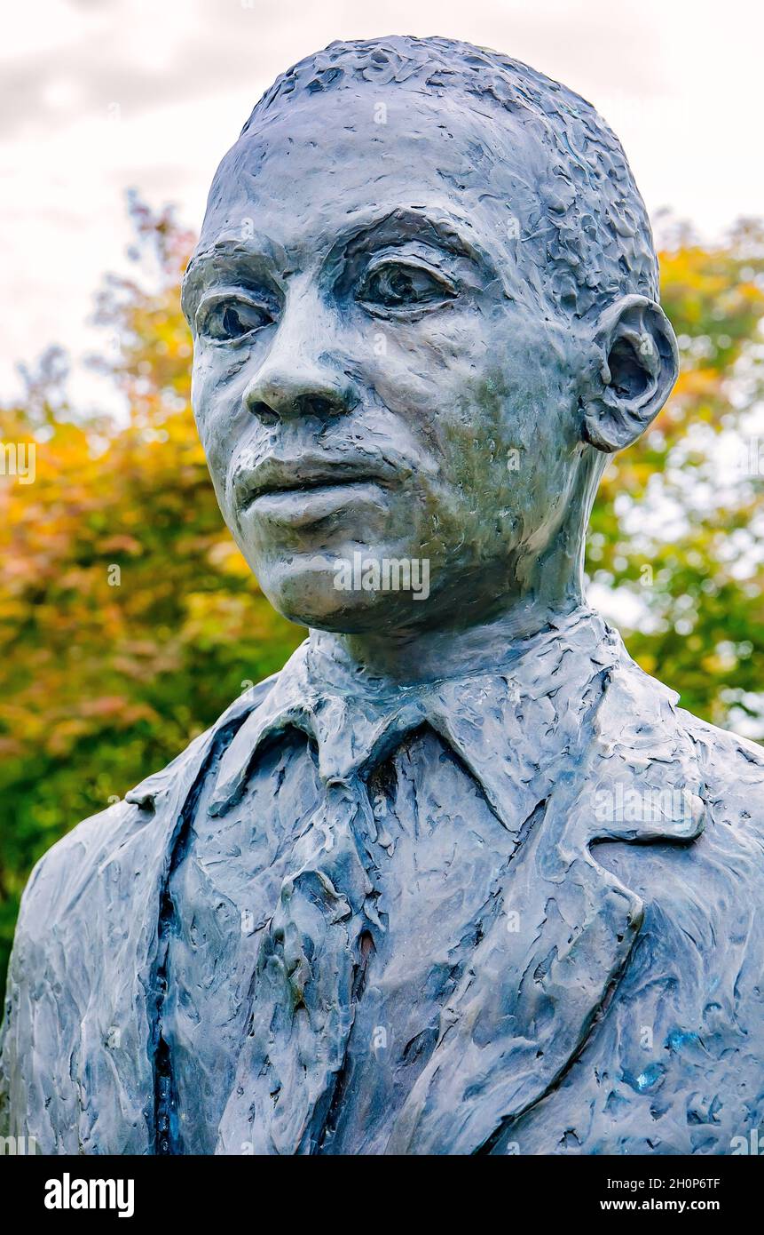 Une statue commémore l'inscription en 1962 de James Meredith, le premier étudiant noir de l'université, le 30 juillet 2013, à l'Université du Mississippi. Banque D'Images