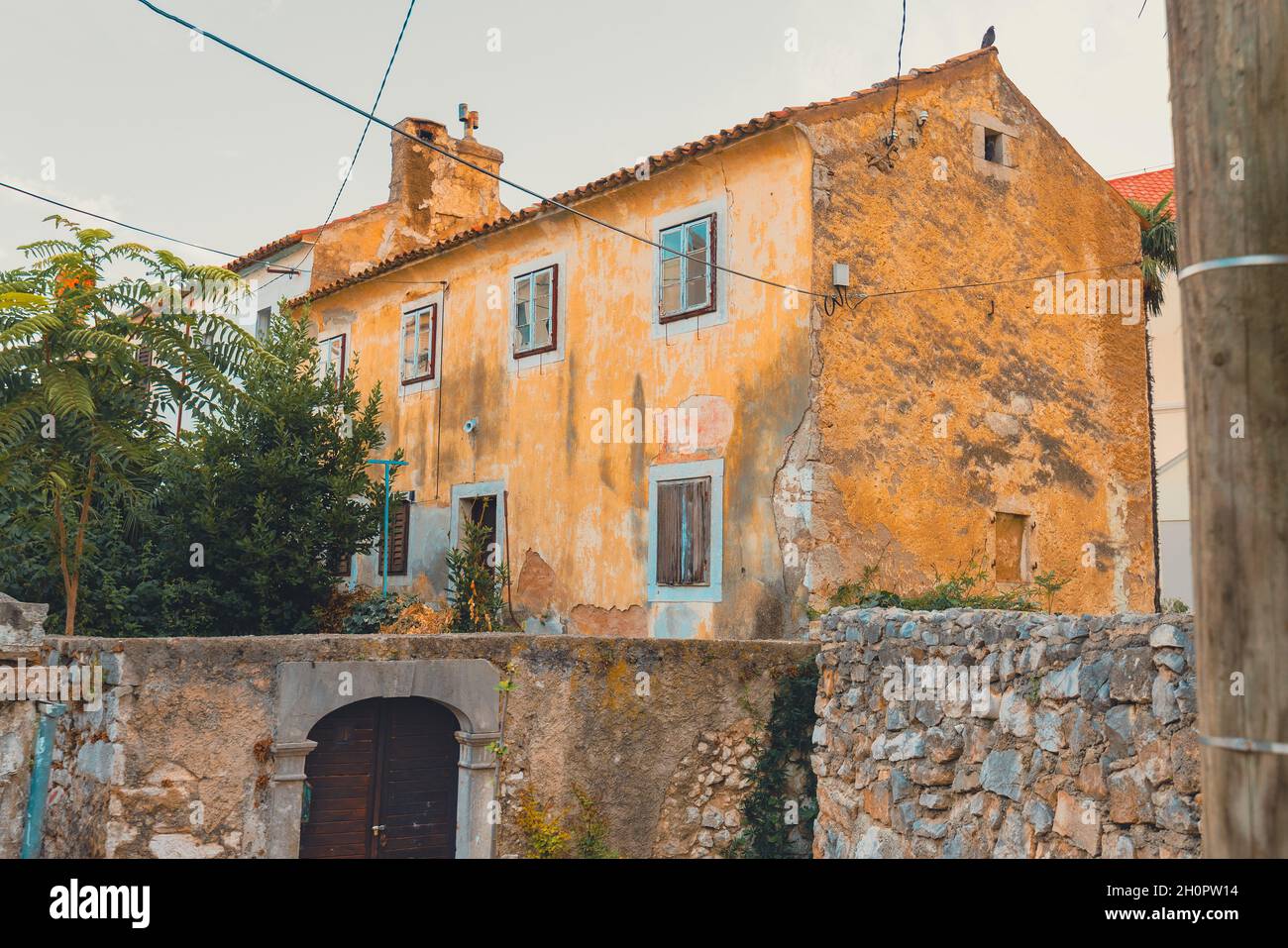 Ancienne maison de style méditerranéen dans la ville de Crikvenica dans la baie de Kvarner, Croatie Banque D'Images