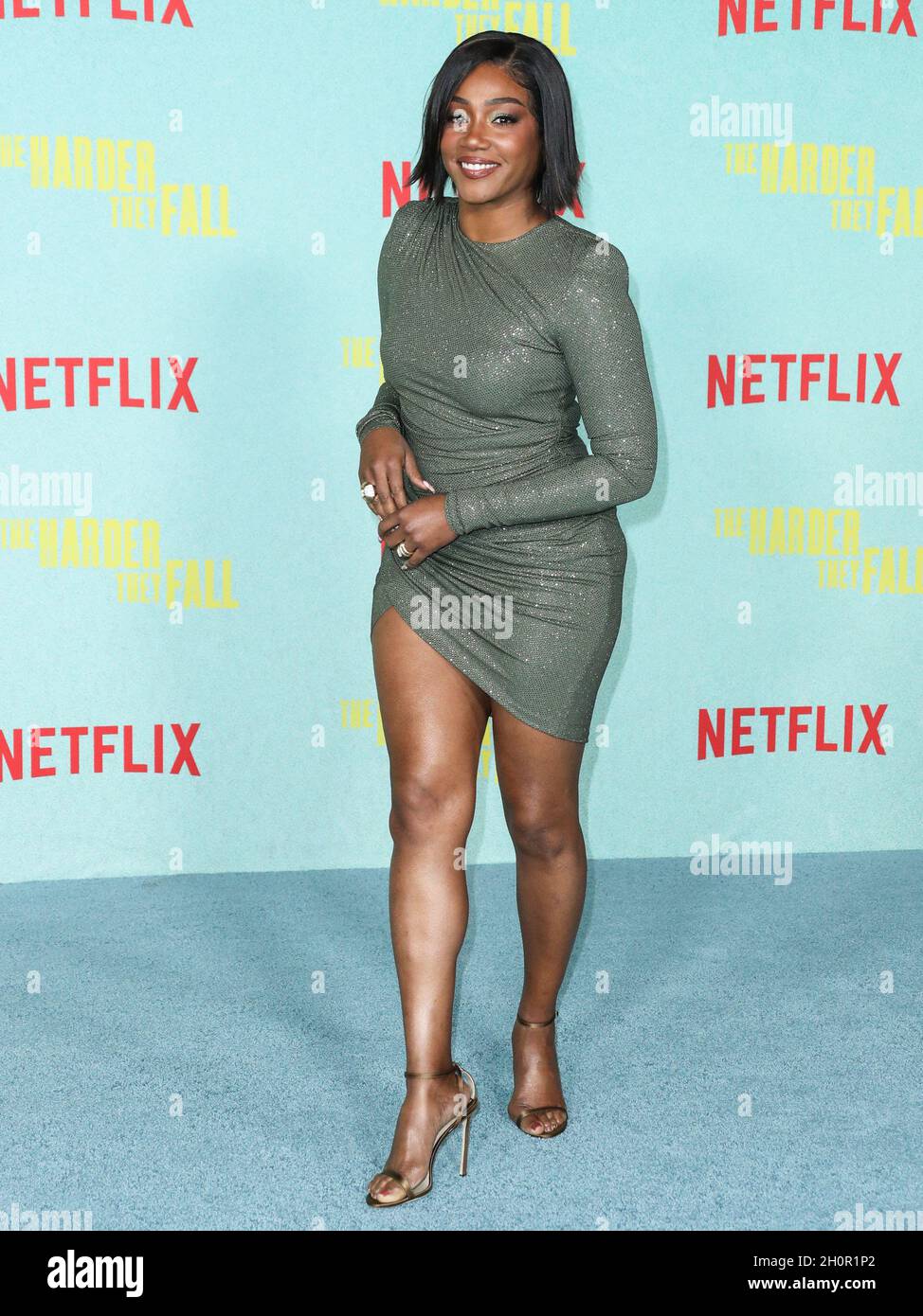 LOS ANGELES, CALIFORNIE, États-Unis - OCTOBRE 13 : l'actrice Tiffany Haddish portant une robe Alexandre Vitoria arrive à la première de Netflix à Los Angeles « The Harder they Fall », qui s'est tenue au Shrine Auditorium et au Expo Hall le 13 octobre 2021 à Los Angeles, Californie, États-Unis.(Photo de Xavier Collin/image Press Agency) Banque D'Images