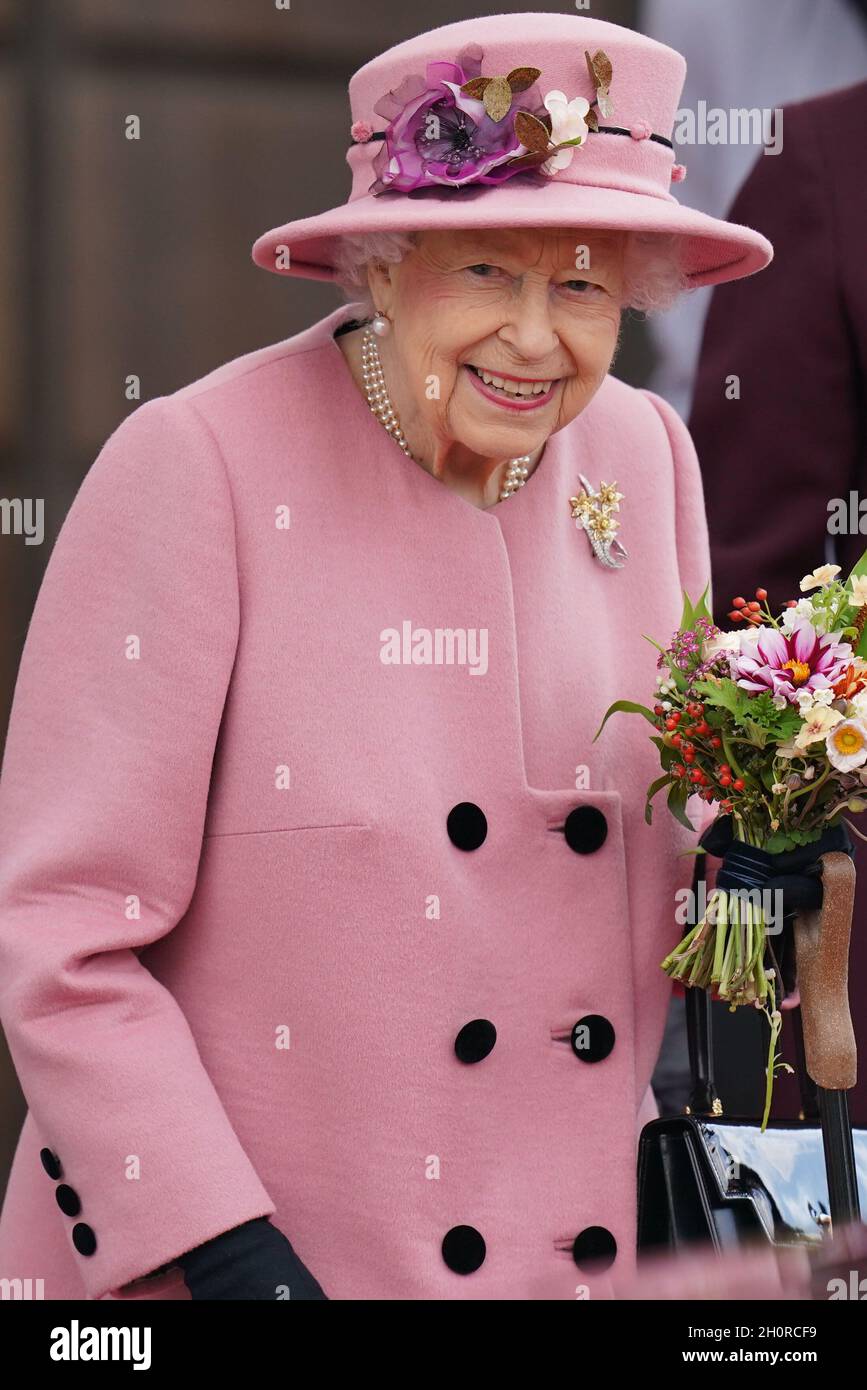 La reine Elizabeth II part après avoir assisté à la cérémonie d'ouverture de la sixième session du Senedd à Cardiff.Date de la photo: Jeudi 14 octobre 2021. Banque D'Images