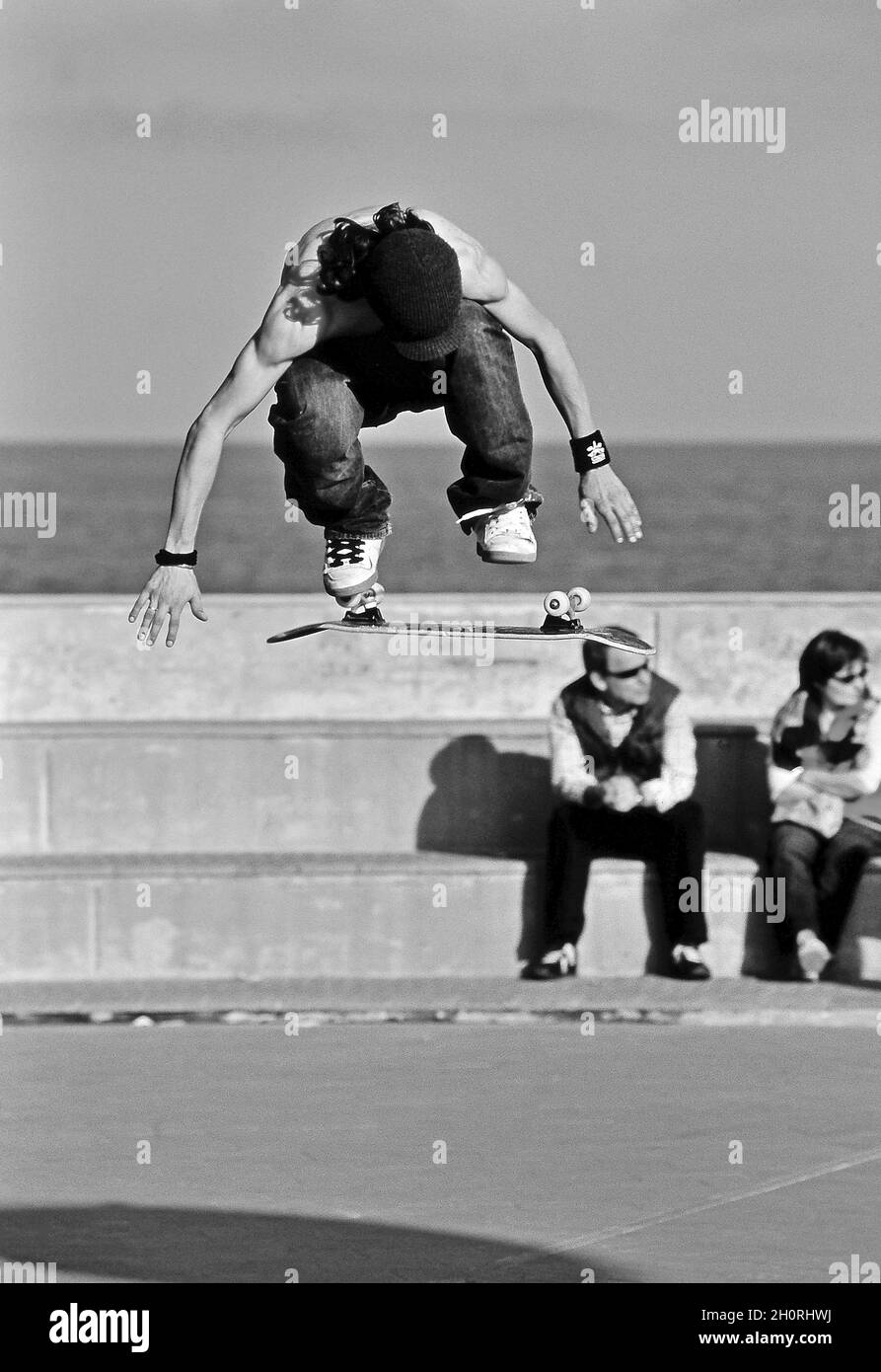 Street Photography, Imperia, Italie, 2006, Skateboard. Banque D'Images