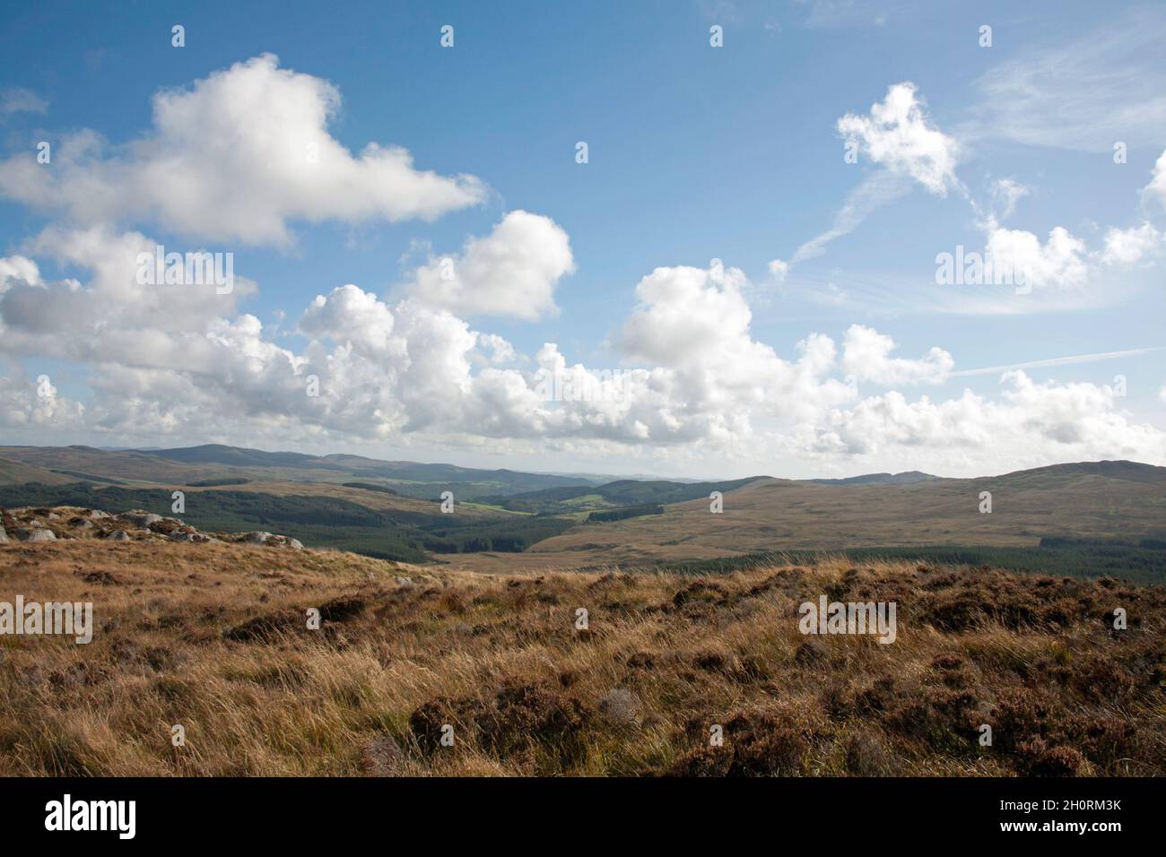 Nuage passant au-dessus du sommet des cliniques de Dromore et de la grande eau de la vallée de la flotte près de Gatehouse de la flotte Dumfries et Galloway Ecosse Banque D'Images