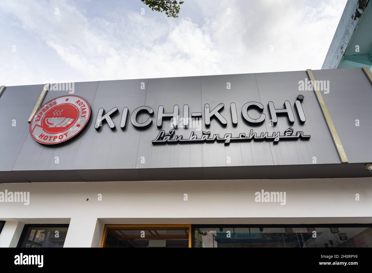 Saigon, Vietnam - 7 octobre 2021 : logo du célèbre restaurant buffet d'hotspots Kichi Kichi Banque D'Images