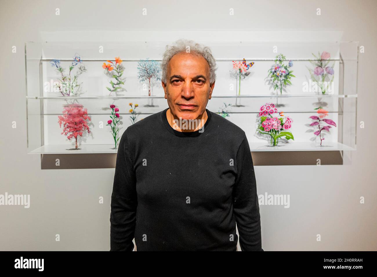 Londres, Royaume-Uni.14 octobre 2021.Est et Ouest, 2021 - Zadok Ben-David (en photo): Réserve naturelle aux jardins de Kew.C'est sa première exposition solo au Royaume-Uni depuis plus de dix ans.La réserve naturelle est située dans la Galerie d'art botanique Shirley Sherwood, du 16 octobre 2021 au 27 mars 2022.Crédit : Guy Bell/Alay Live News Banque D'Images