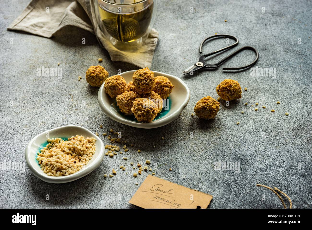 Tisane avec des boules de bonbons maison saines Banque D'Images