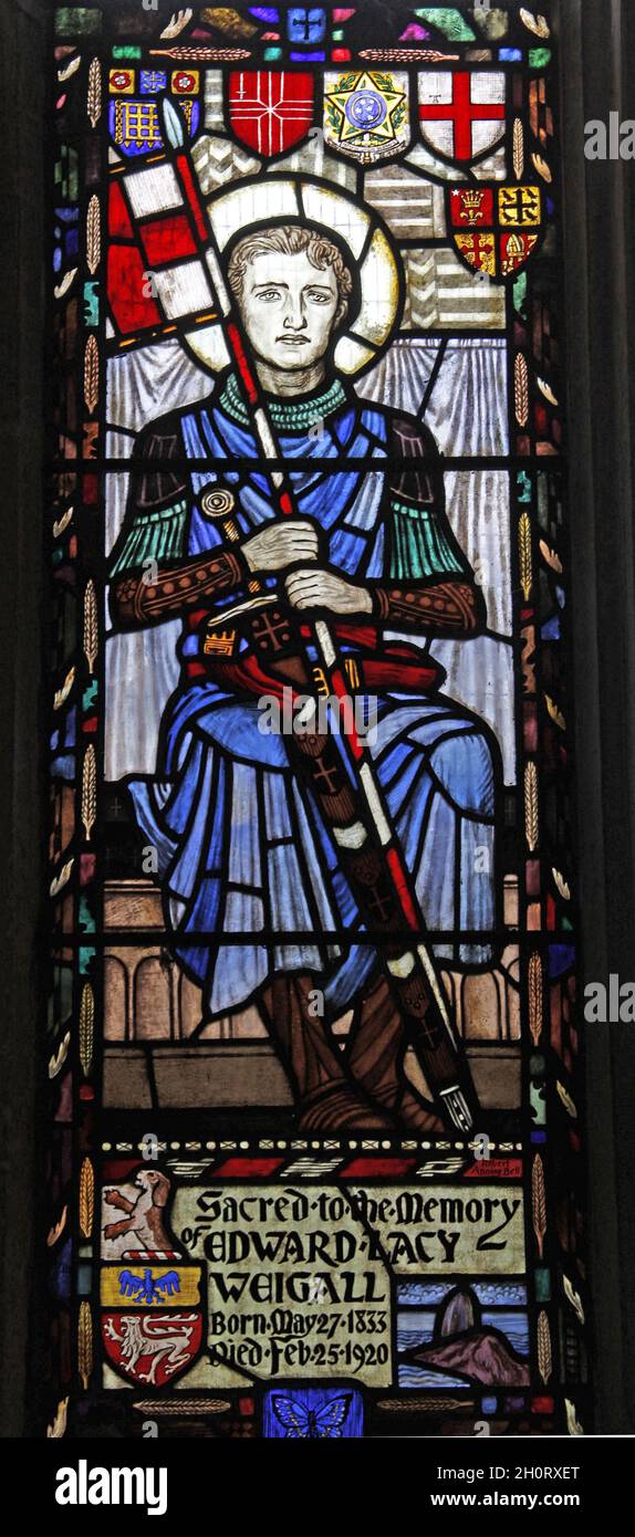 Une vitrail de Robert Anning Bell de 1906 représentant St George, All Saints Church, Wytham, Berkshire, Angleterre Banque D'Images