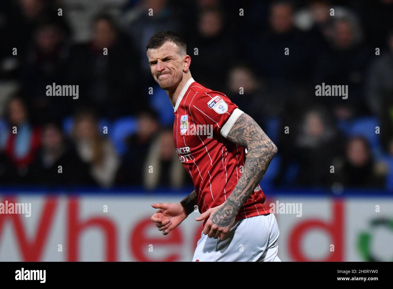 Aden Flint de Bristol City réagit après que son entête au but a manqué la cible Banque D'Images