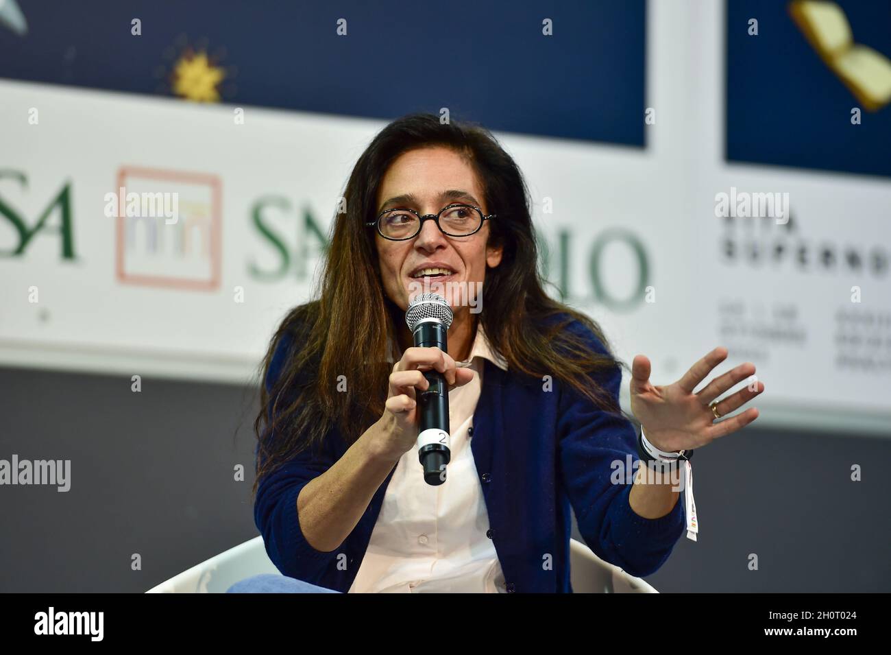 Michela Marzano lors de la Foire internationale du livre de Turin le 14 octobre 2021 à Turin, Italie.La Foire internationale du livre de Turin revient à Lingotto Fiere après près de deux ans après le début de la pandémie de Covid 19. Banque D'Images