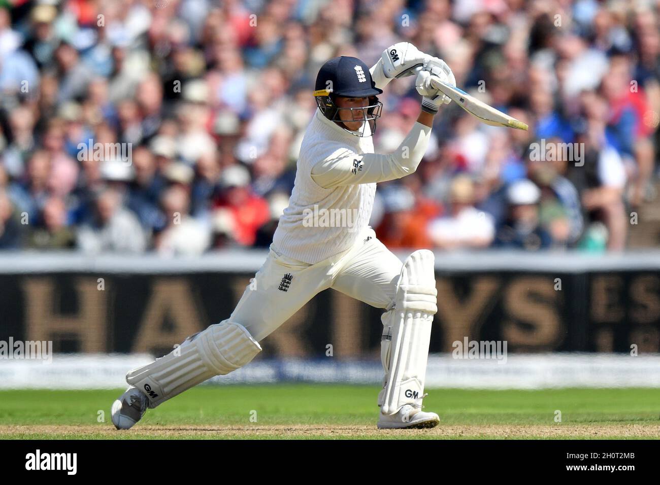 Tom Westley, de l'Angleterre, se batte lors du quatrième test de match entre l'Angleterre et l'Afrique du Sud au terrain de cricket d'Old Trafford, à Manchester. Banque D'Images