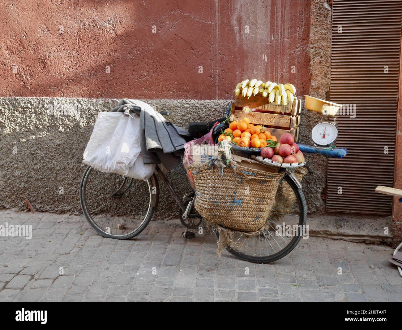 Vélo d'un vendeur de rue.Marrakech, Maroc. Banque D'Images