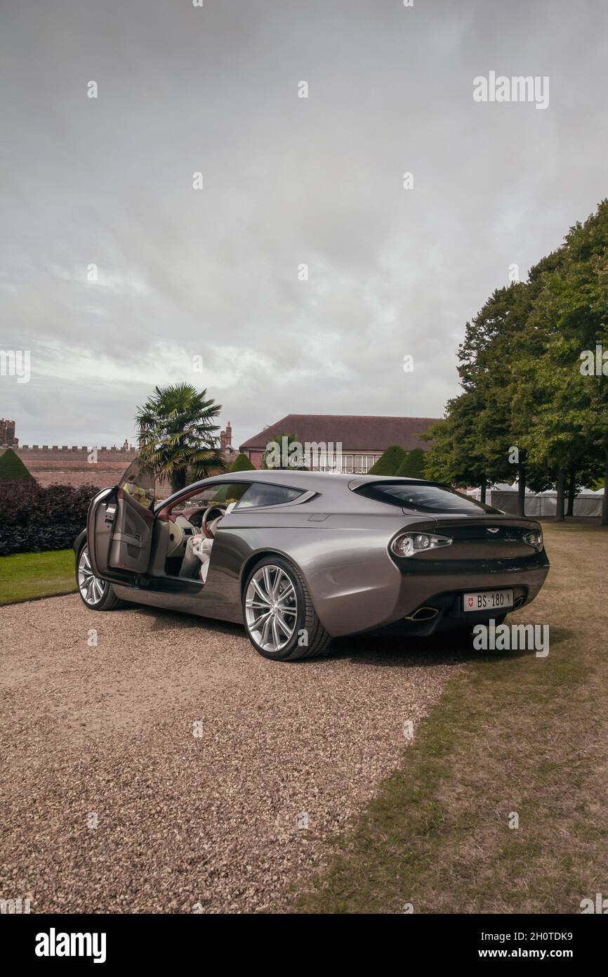 Silver Aston Martin Virage Shooting Brake Zagato One-off supercar assister à l'événement de voiture qui s'est tenu au palais de Hampton court en Angleterre. Banque D'Images