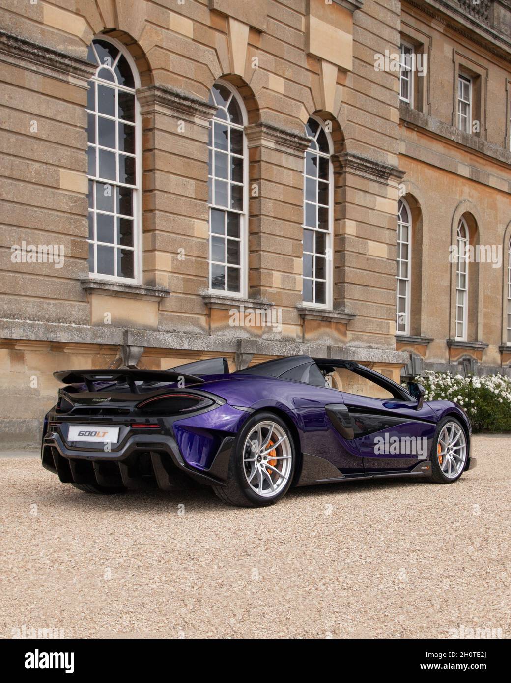 Purple McLaren 600LT Spider supercar participant à l'événement annuel salon Prive car en Angleterre. Banque D'Images