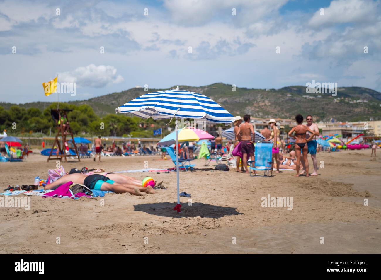 ALCOSSEBRE, ESPAGNE - 22 septembre 2021 : la Costa del Azahar, Communauté Valencienne, Espagne.Serra d'Irta en arrière-plan. Banque D'Images