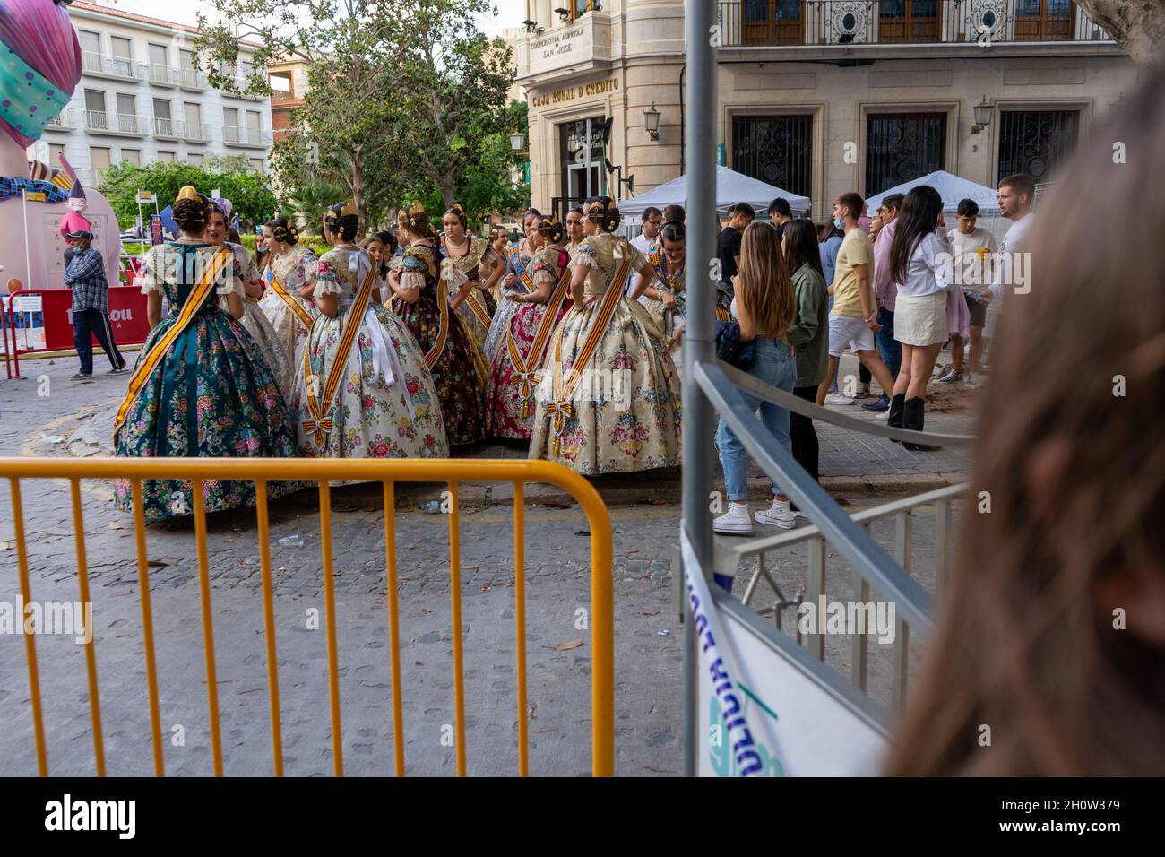 Burriana, Espagne 10-10-2021: Portrait des femmes de Fallas, portant le costume traditionnel de Fallas Banque D'Images