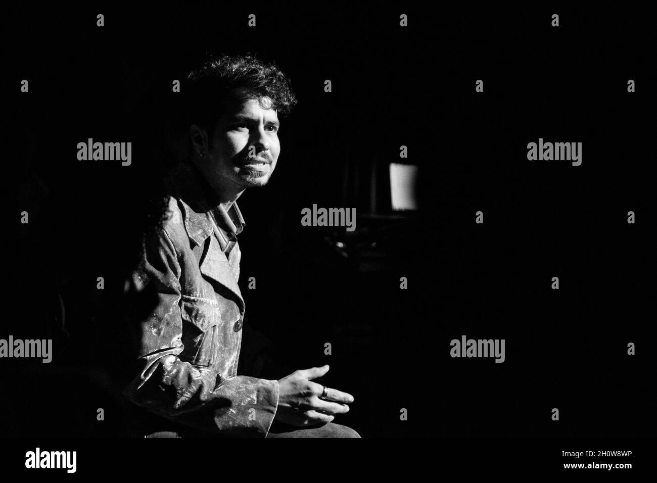 RIO DE JANEIRO, BRÉSIL - 03 septembre 2015: Une représentation de théâtre artistique sur la fin du monde, avec le nom: Que voulez-vous rester? Banque D'Images