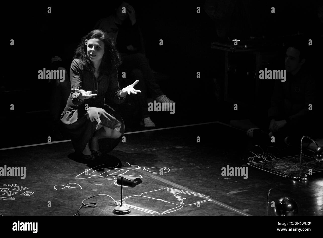 RIO DE JANEIRO, BRÉSIL - 03 septembre 2015: Une représentation de théâtre artistique sur la fin du monde, avec le nom: Que voulez-vous rester? Banque D'Images