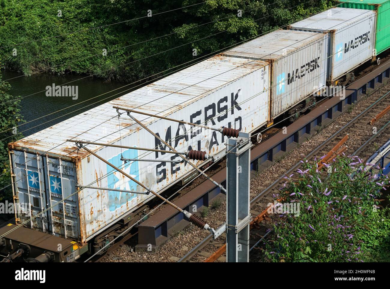 Maersk expédiant des conteneurs sur un train de conteneurs à Londres Angleterre Royaume-Uni Banque D'Images