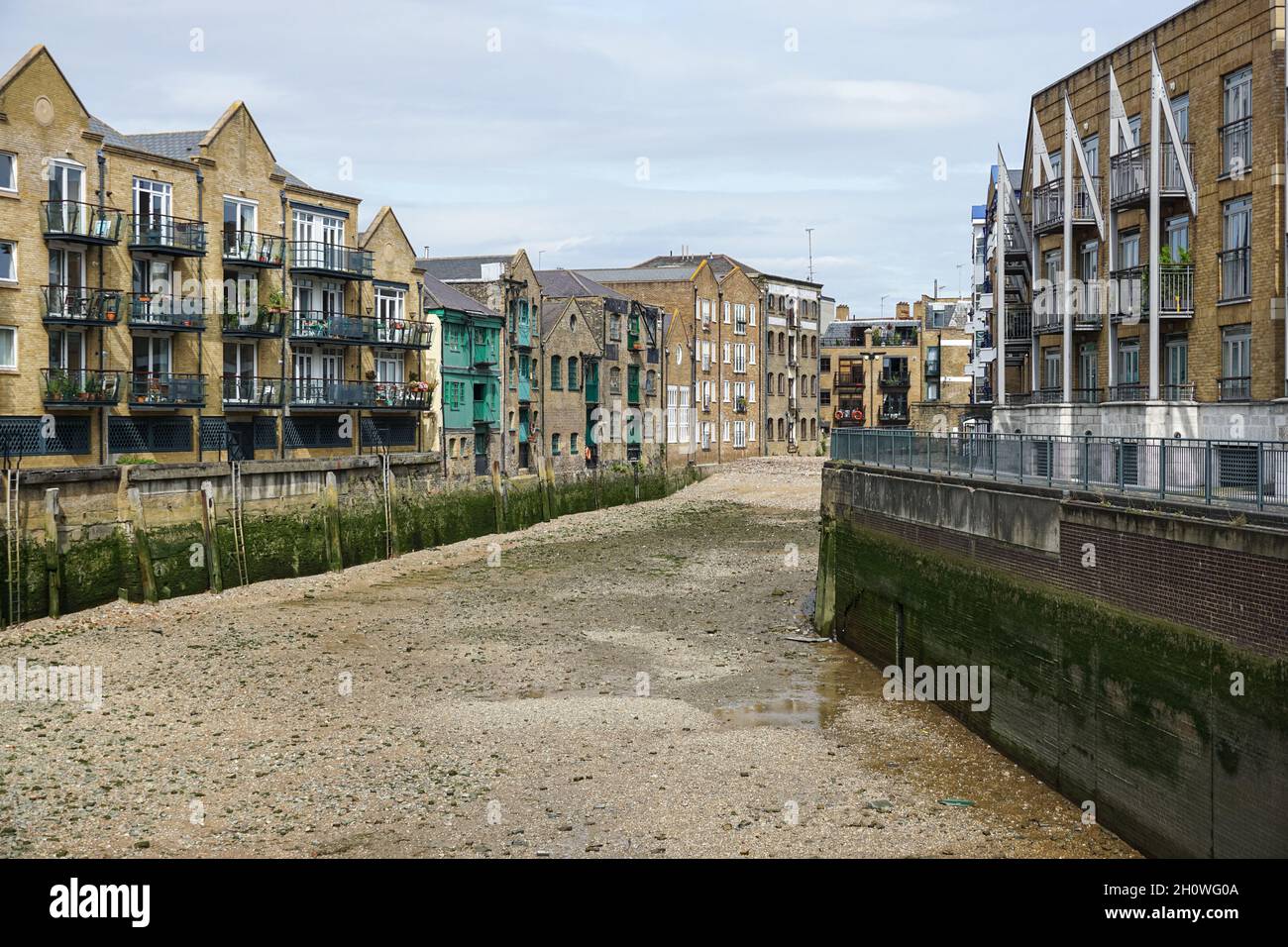 Marée basse sur la Tamise à Limekiln Dock, Londres Angleterre Royaume-Uni Banque D'Images