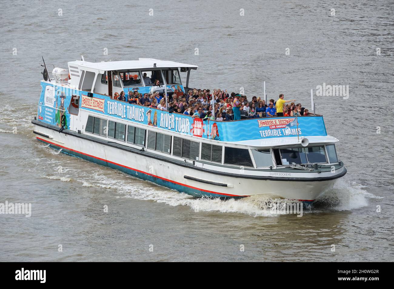 Bateau de croisière sur la Tamise à Londres Angleterre Royaume-Uni UK Banque D'Images