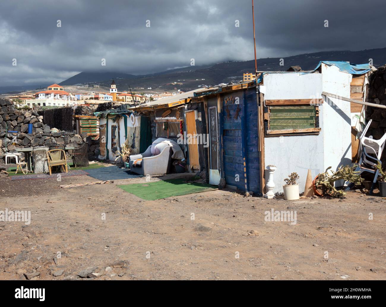 Huttes communes hippy construites illégalement dans le parc national de la Caleta, Ténérife en 2019 Banque D'Images