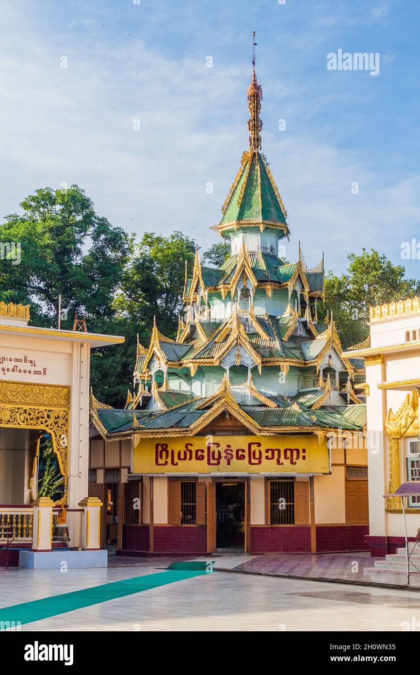 MANDALAY, MYANMAR - 4 DÉCEMBRE 2016 : partie du complexe du temple de Bouddha de Mahamuni à Mandalay, au Myanmar Banque D'Images