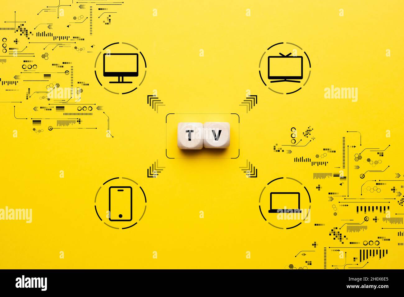 Concept TV ou télévision sur différents appareils.Icônes d'ordinateur, de téléviseur et de smartphone Banque D'Images