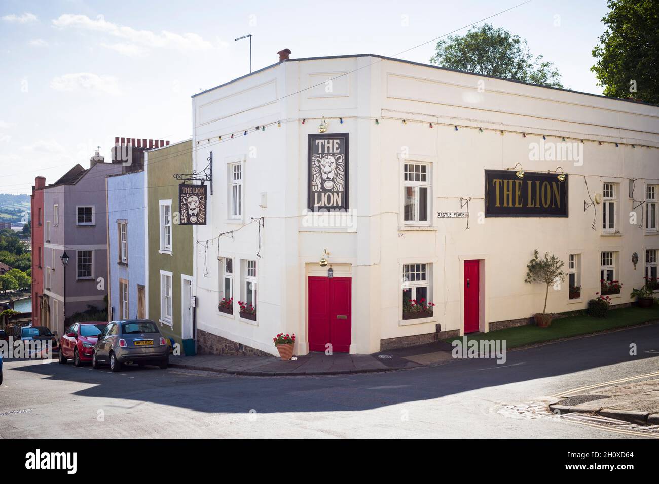 The Lion, un pub chaleureux et bien considéré de Cliftonwood, Bristol. Banque D'Images