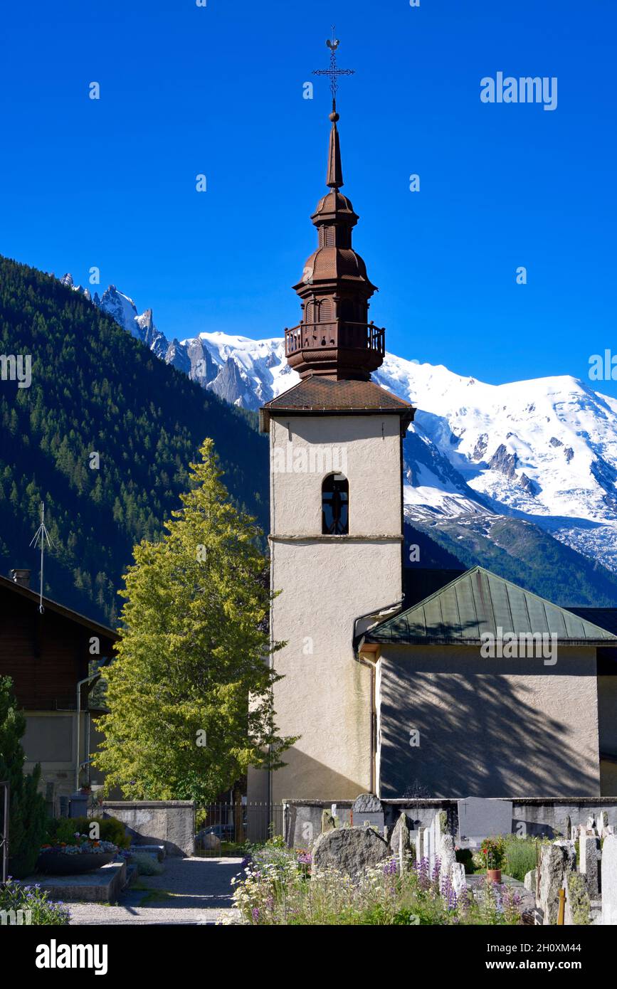 Église Saint-Pierre à Argentière, village pittoresque de ski, de randonnée et d'alpinisme dans les Alpes françaises Banque D'Images