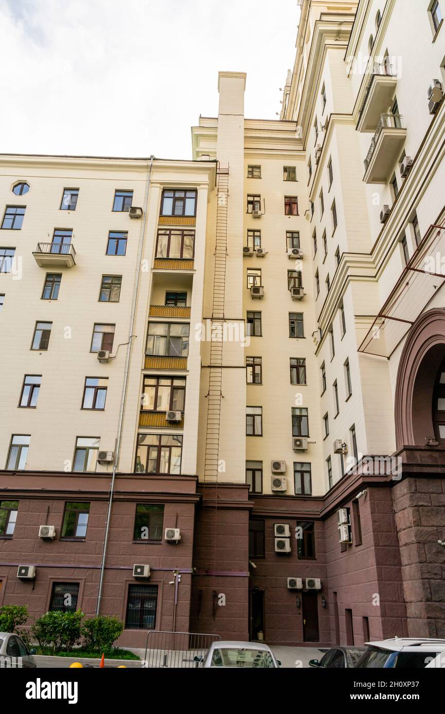 Détail de l'immeuble d'Embankment Kotelnicheskaya, classicisme socialiste staliniste, regardant de la cour, Moscou, Russie Banque D'Images