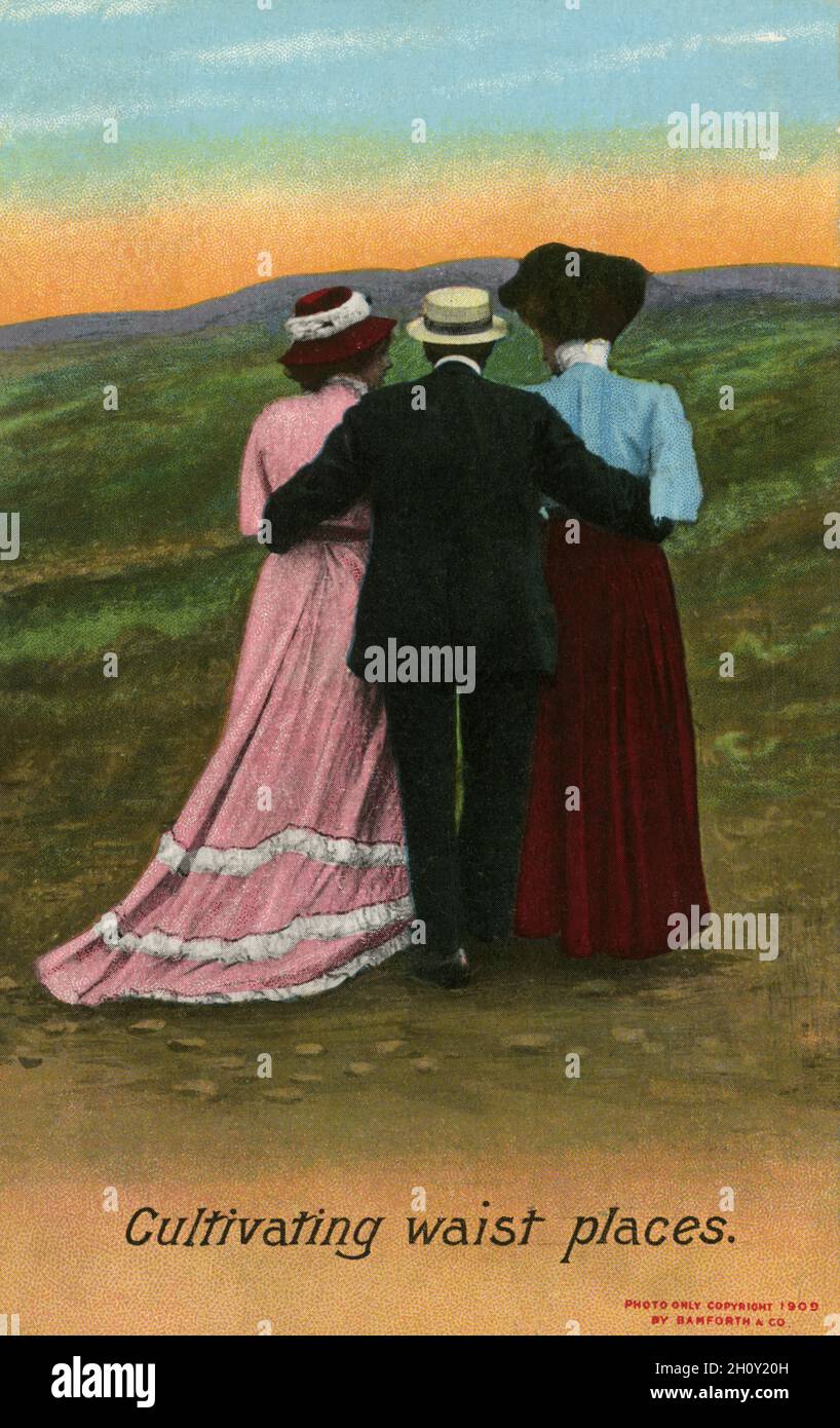 'Cultivant la taille des lieux': Carte postale de la série antique Edwardian Bamforth Comic, datée de 1909, numéro 1482 Banque D'Images