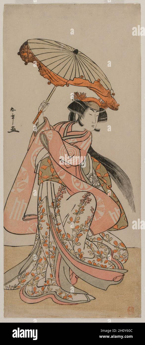 L'acteur Segawa Kikunojo II danse avec un parasol, fin 1770.Katsukawa Shunshō (japonais, 1726-1792).Imprimé en bois de couleur; image : 33.3 x 14.6 cm (13 1/8 x 5 3/4 po.).La robe du danseur est décorée avec les crêtes de trois acteurs kabuki : Ichimura Uzaemon IX, Nakamura Nakazo I et Nakamura Tomijuro I. Banque D'Images