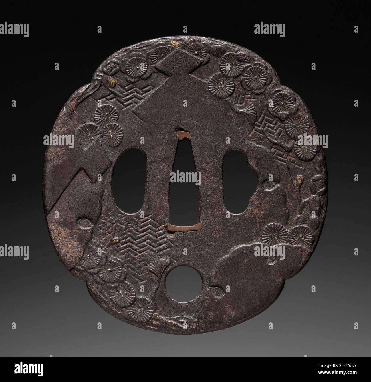 Garde d'épée (Tsusa), c.1615-1868.Japon, éventuellement période Edo (1615-1868).Fer; diamètre: 9 cm (3 9/16 po). Banque D'Images