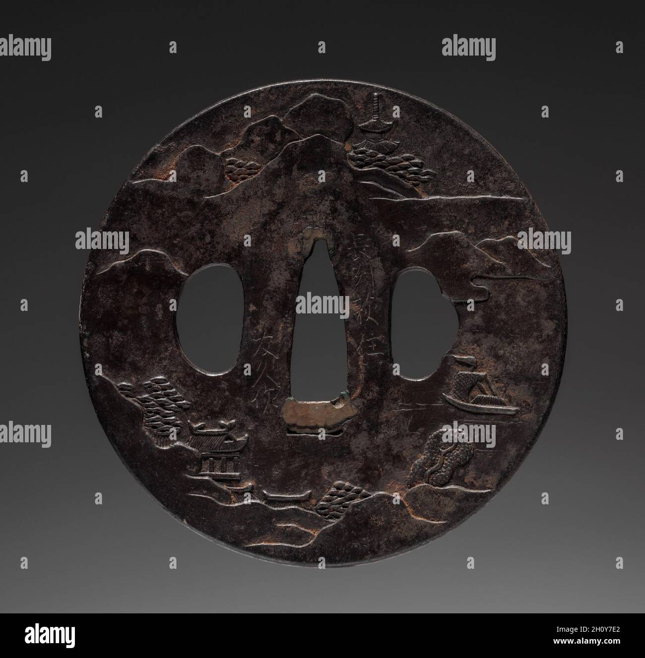 Garde au sabre, mi-1700.Japon, période Edo (1615-1868).Fer; diamètre: 7.4 cm (2 15/16 po). Banque D'Images