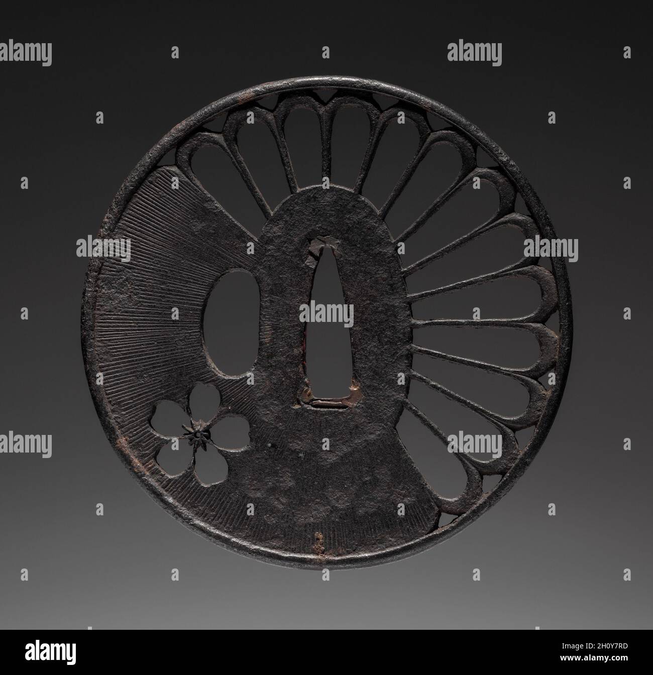 Garde de l'épée (Tsuba), 1615-1868.Japon, période Edo (1615-1868).Fer; diamètre: 8 cm (3 1/8 po). Banque D'Images