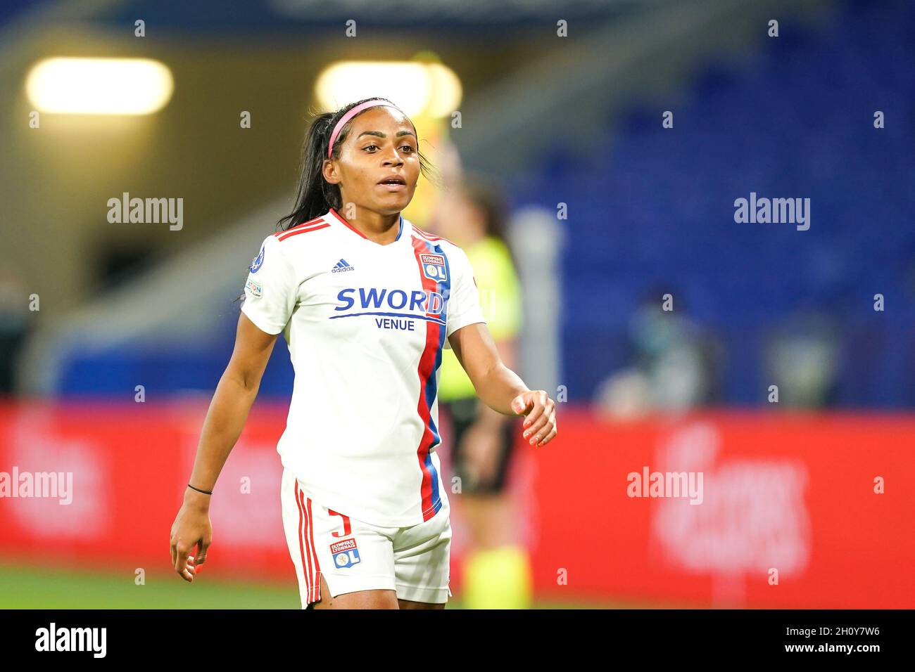 Lyon, France.14 octobre 2021.Perle Morroni (5 Lyon) se présente lors du match de football du 2e tour du groupe de la Ligue des champions des femmes de l'UEFA entre l'Olympique Lyonnais et le SL Benfica au stade Groupama à Lyon, en France.Crédit: SPP Sport presse photo./Alamy Live News Banque D'Images