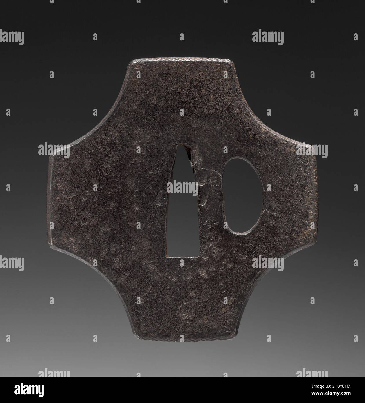 Garde d'épée (Tsusa), c.1615-1868.Japon, éventuellement période Edo (1615-1868).Fer; moyenne: 7.4 x 7.4 cm (2 15/16 x 2 15/16 po). Banque D'Images