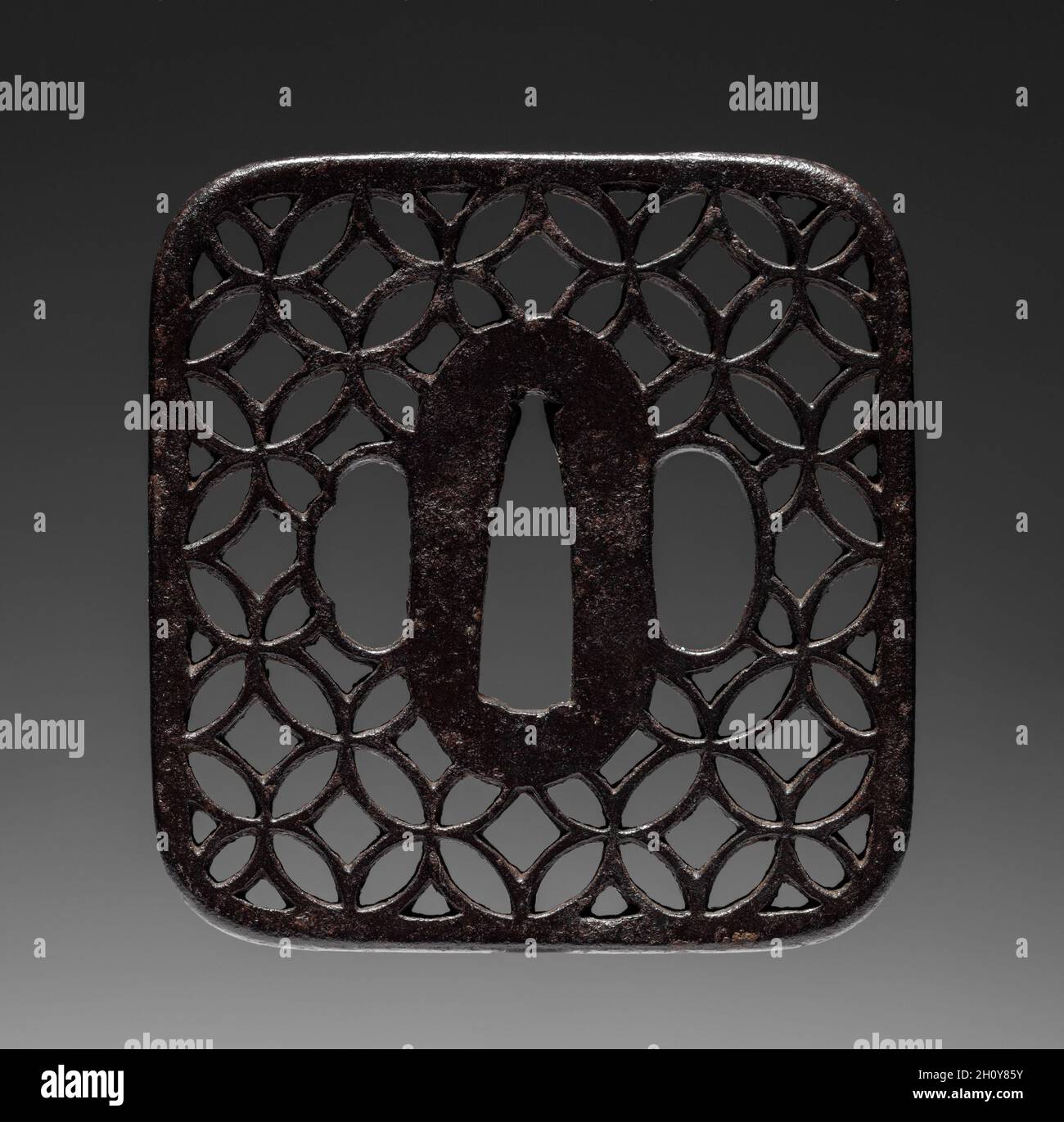 Garde d'épée (Tsusa), c.1615-1868.Japon, éventuellement période Edo (1615-1868).Fer; moyenne: 6.7 x 6.7 cm (2 5/8 x 2 5/8 po). Banque D'Images