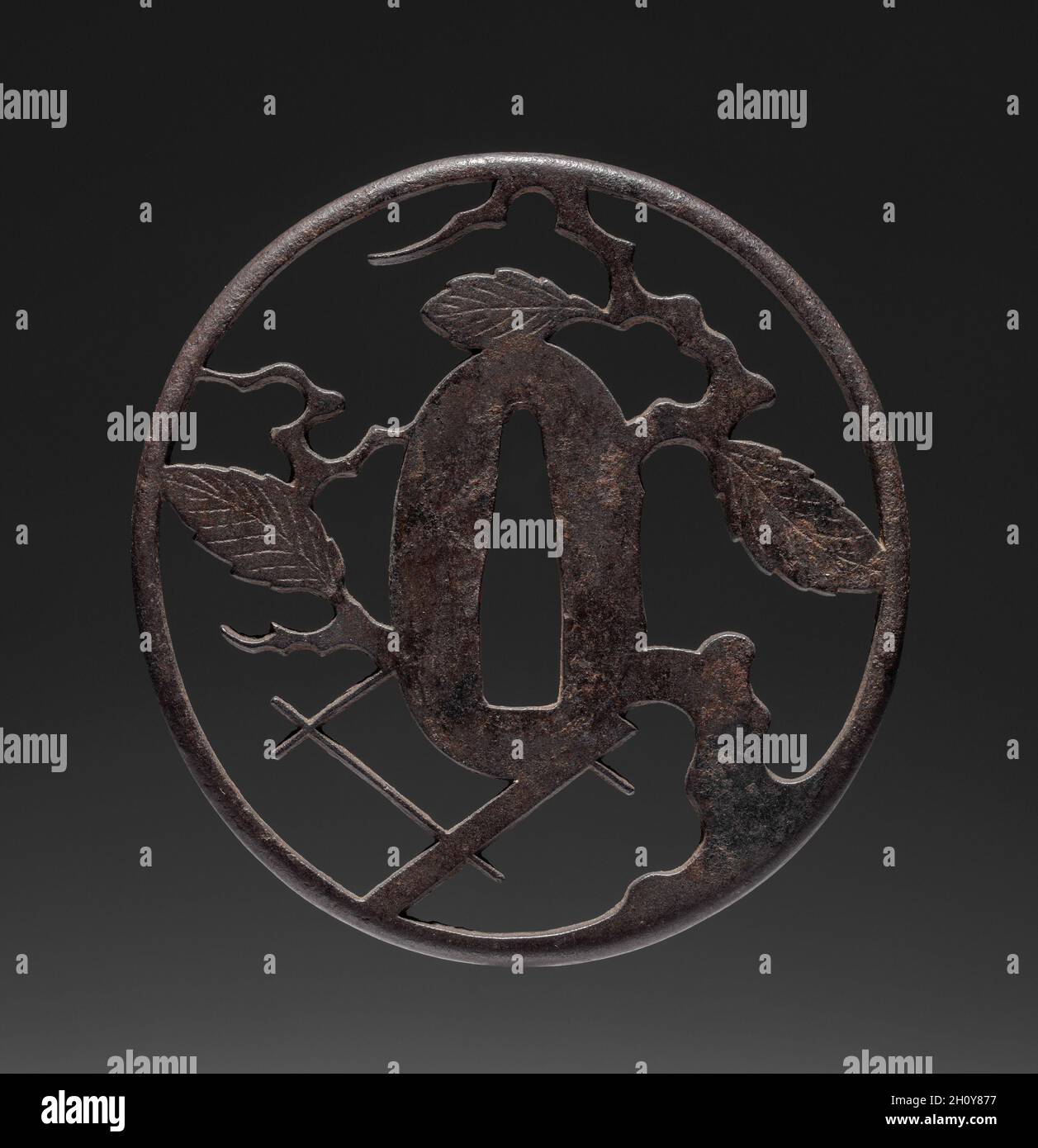 Garde au sabre, 1615-1868.Japon, période Edo (1615-1868).Fer; diamètre: 7.5 cm (2 15/16 po). Banque D'Images