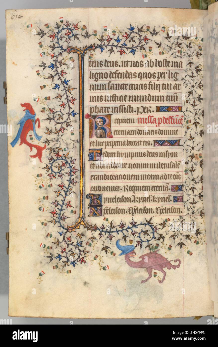 Heures de Charles le Noble, roi de Navarre (1361-1425), fol.321v, buste de la mort, c.1405. Maître des initiales et associés de Bruxelles (français).Encre, tempera et or sur vélin; codex: 20.3 x 15.7 x 7 cm (8 x 6 3/16 x 2 3/4 po.).Ce précieux volume a évidemment été très apprécié par son propriétaire, le roi de Navarre d'origine française, qui a eu ses armoiries peintes sur pas moins de vingt folios.Plutôt que de commander directement ce manuscrit à partir d'un atelier spécifique, il semble que Charles le Noble ait acquis son livre des heures -- peut-être prêt-à-faire pour le marché du luxe -- pendant un voyage à Pa Banque D'Images