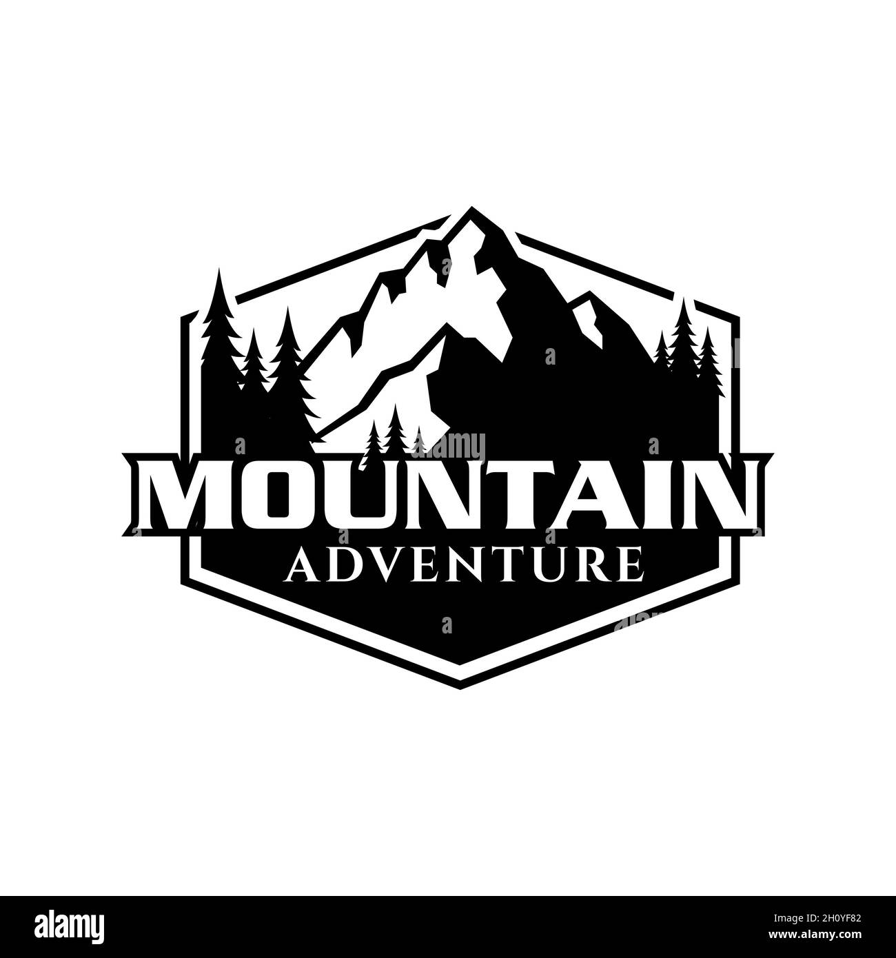 Logo Mountain and Pine Tree lié à l'activité extérieure Banque D'Images