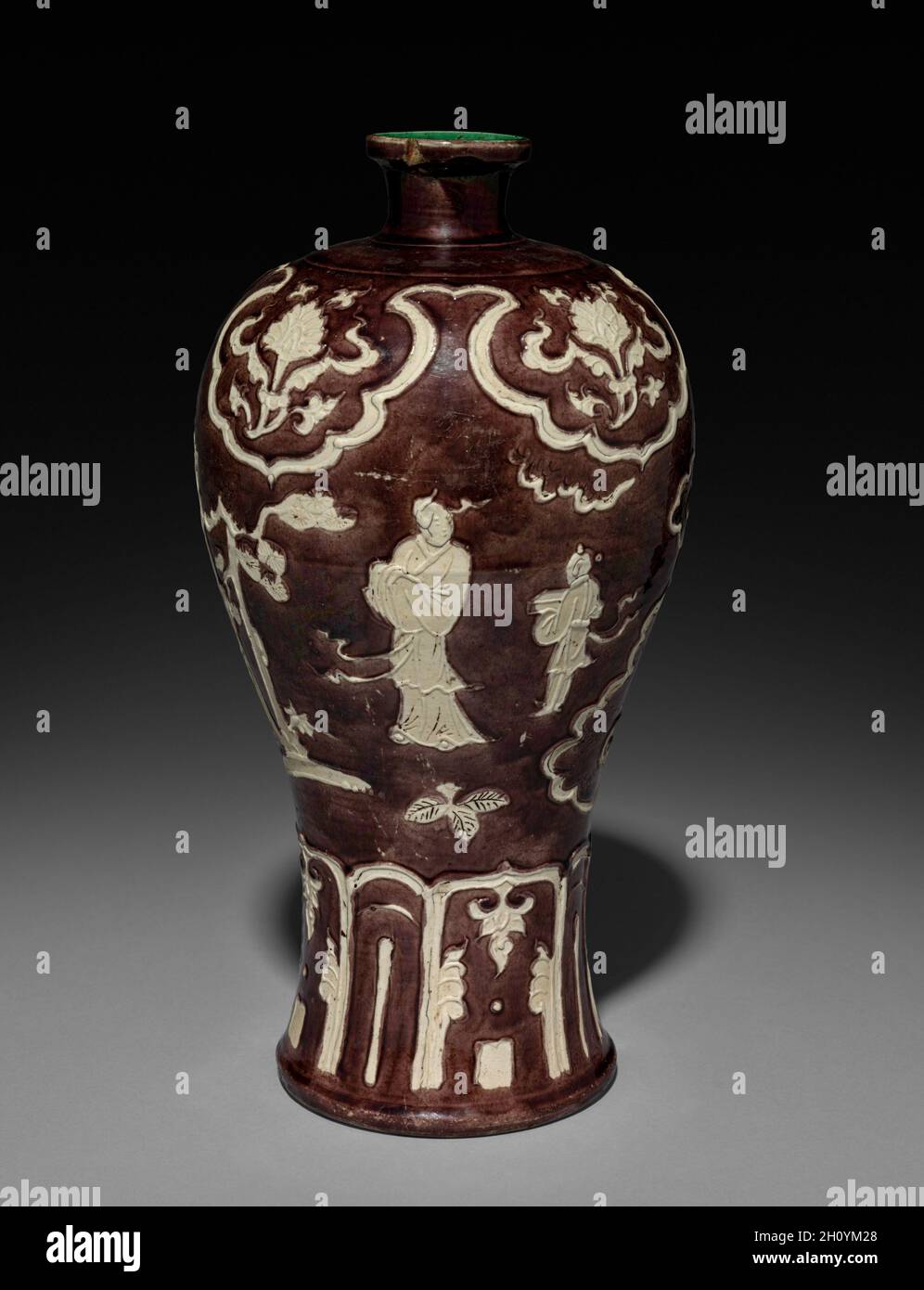 Vase : Fahua ware, fin du 15e siècle. La Chine, la province de Jiangxi, dynastie Ming (1368-1644). Tasses ; total : 29,9 cm (11 3/4 in.). Banque D'Images