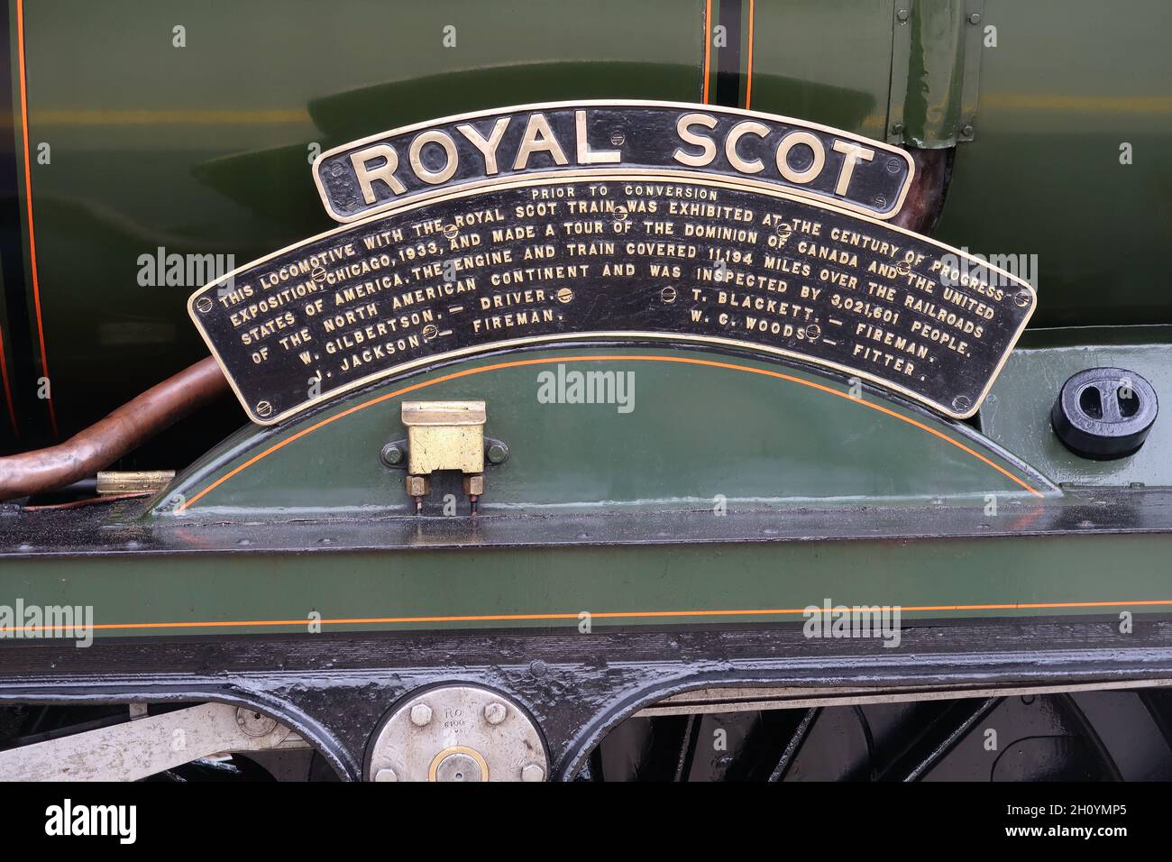 La plaque signalétique et l'inscription sur la locomotive à vapeur LMS n° 46100 Royal Scot. Banque D'Images